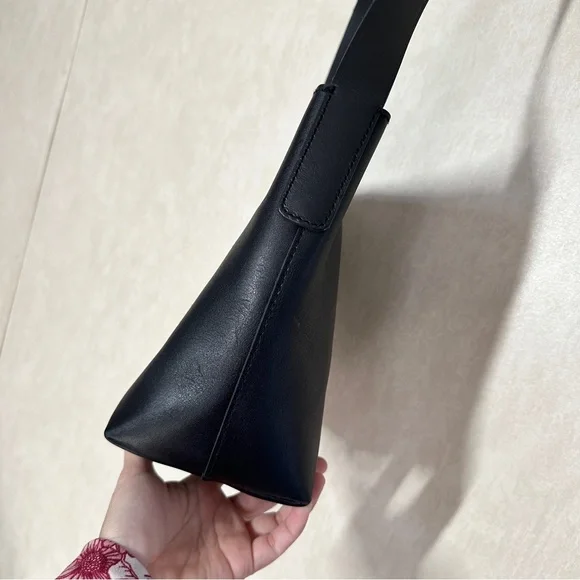 NWT Madewell Women’s The Essential Mini Bucket Tote Bag Crossbody Leather Black - Picture 7 of 16